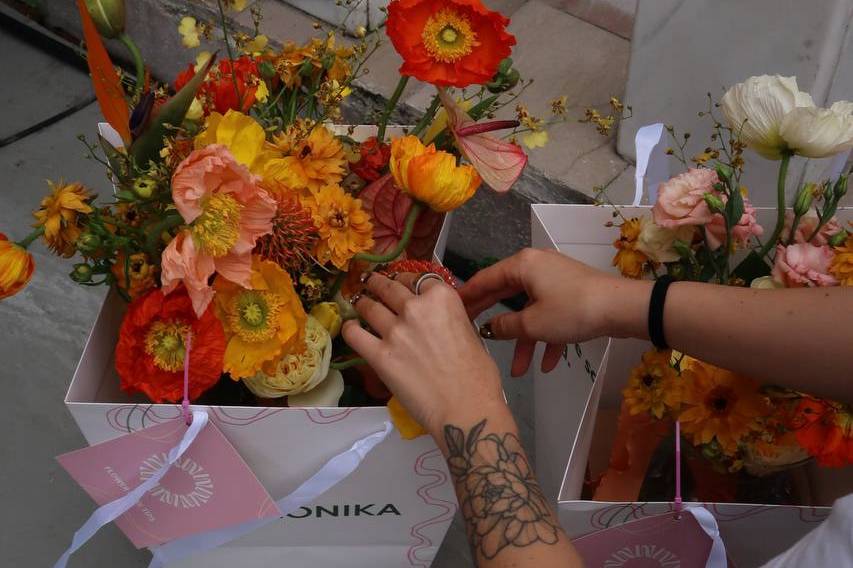 Vibrant reception décor