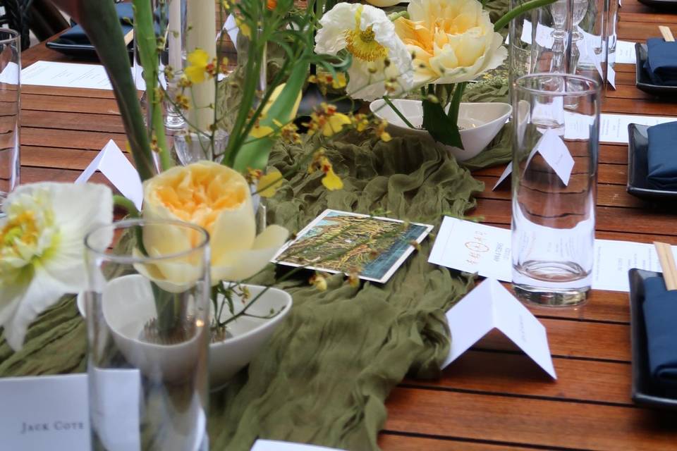 Bright centerpiece tablescape