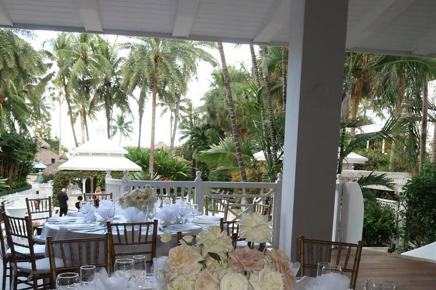 Timeless white & pink