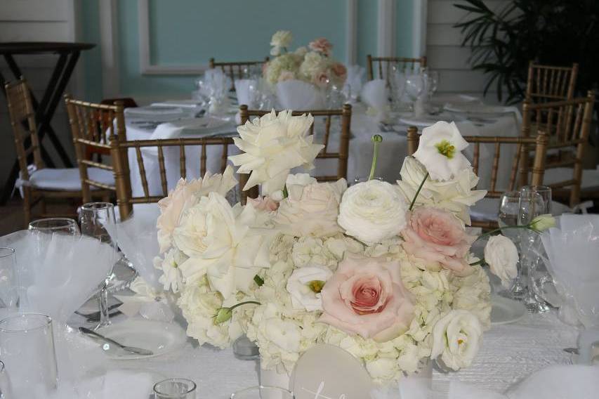 Classic white & pink décor