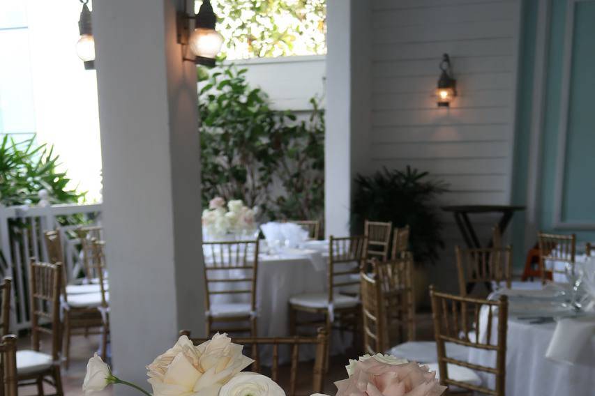 Classic white & pink décor