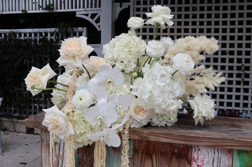 White & pink bar arrangement