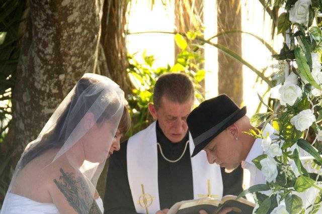 Eternal Weddings 4U - Wedding Officiant.