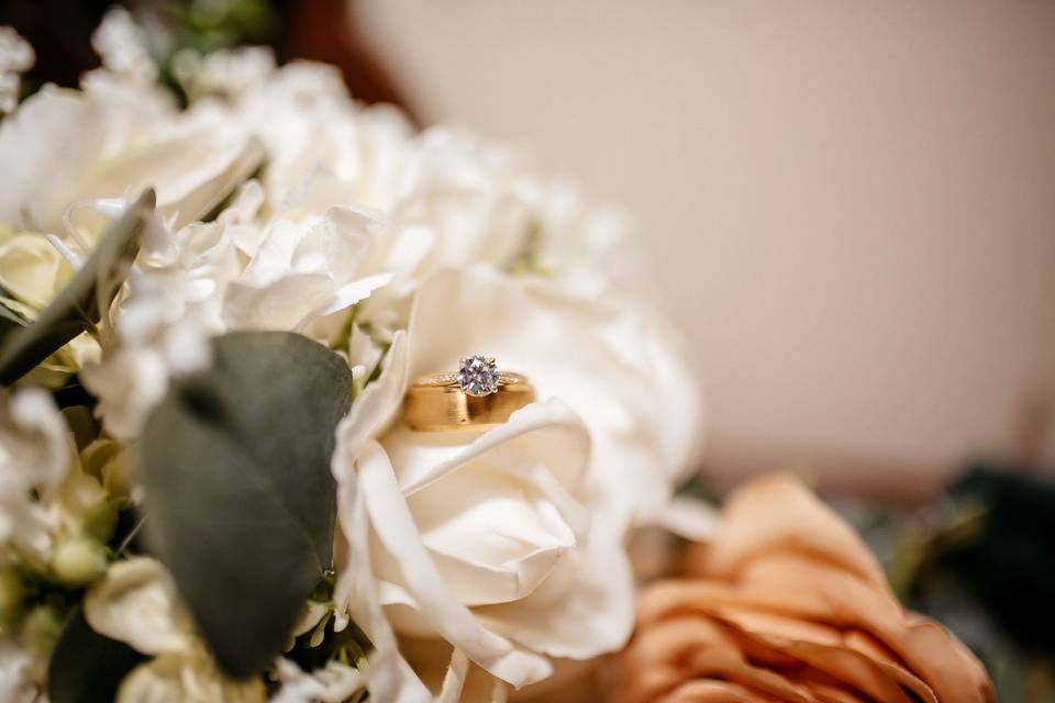 Rings and bouquets