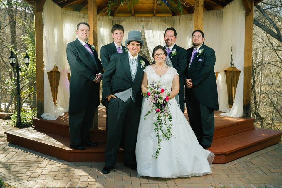 Couple with the groomsmen