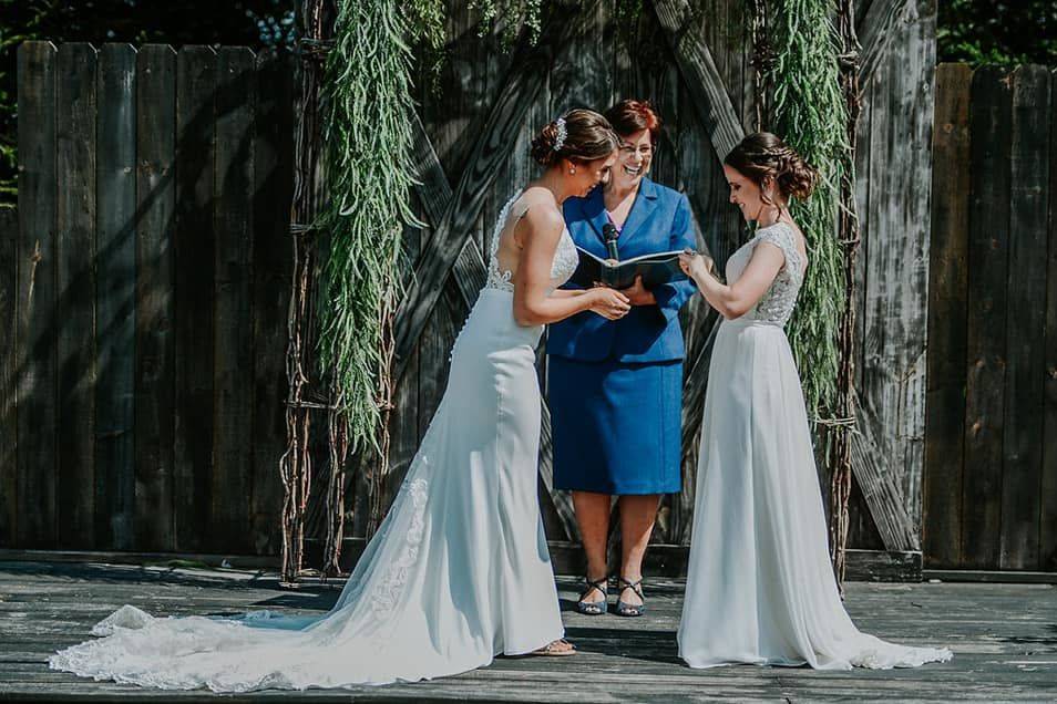 How to Find an Officiant for Your Wedding