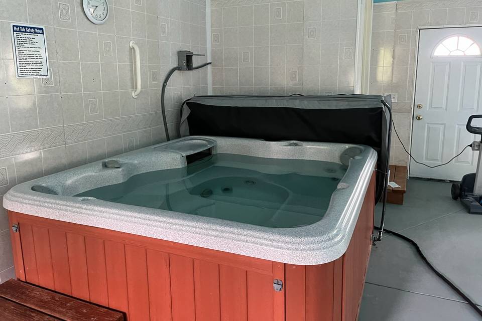 Honeymoon Suite Hot tub