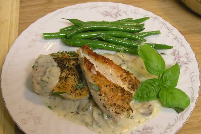 Chicken w/Basil Cream