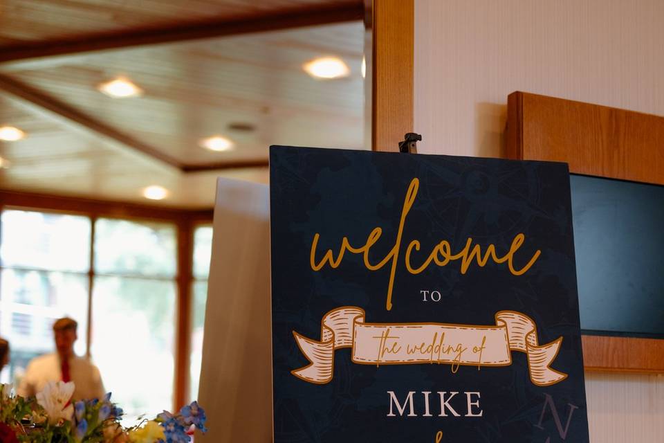 Travel wedding welcome sign