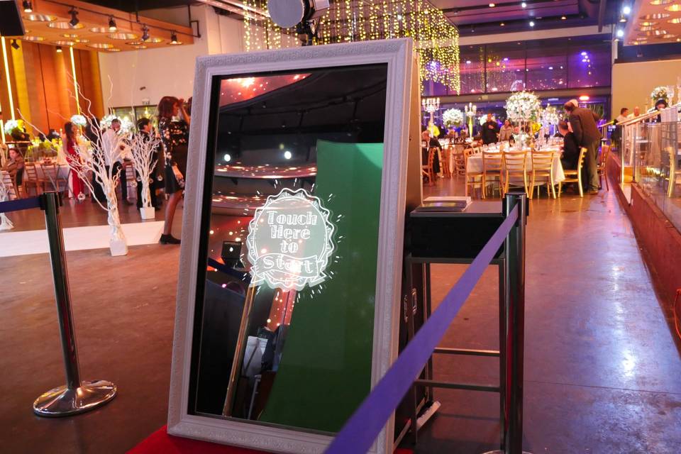Looking Glass Photo Booth