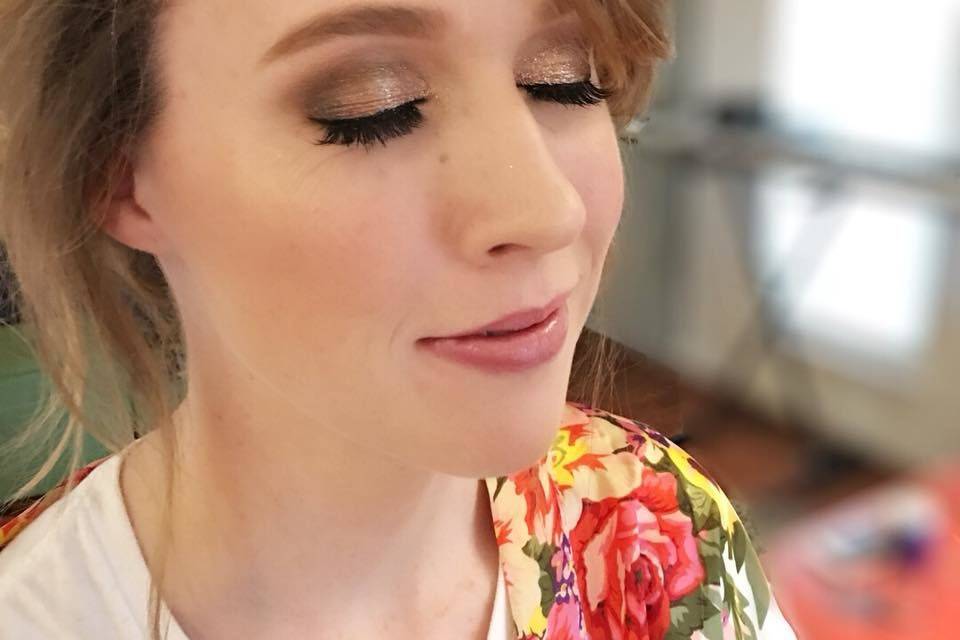 Profile details of makeup