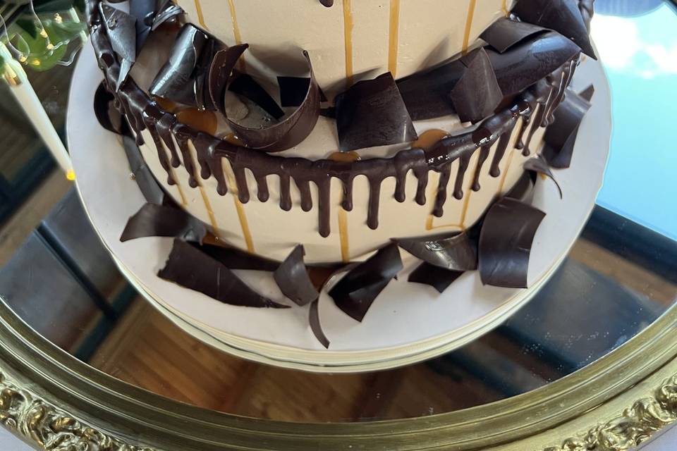 Chocolate curls grooms cake
