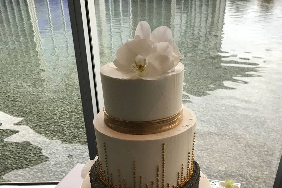 Multi texture wedding cake