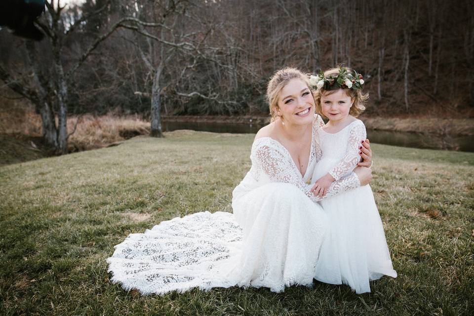 The cutest of flower girls