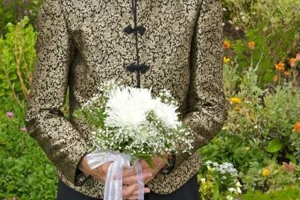 The blooming officiant