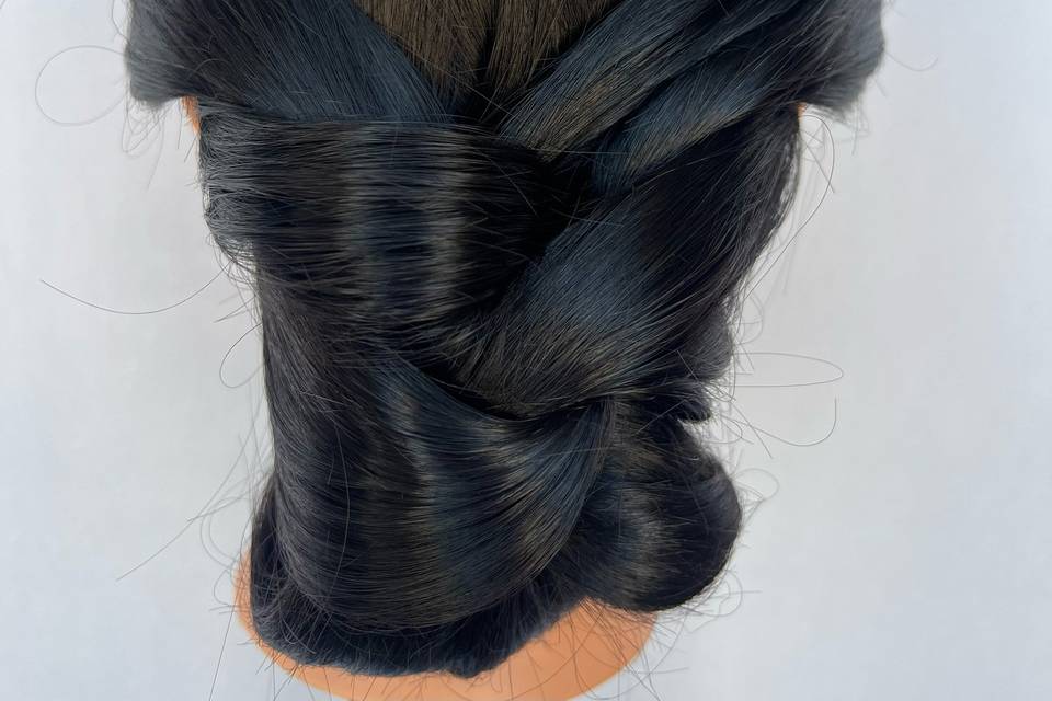 Sleek twisted style
