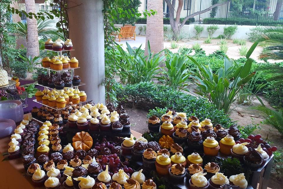 Cupcakes Dessert Table