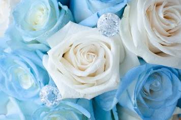 Blue and white roses with diamond studding