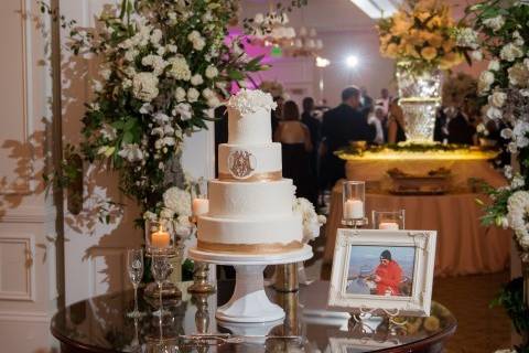 Sophisticated cake table