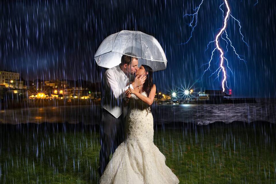 Lightning strike lovers - Jdog Studios