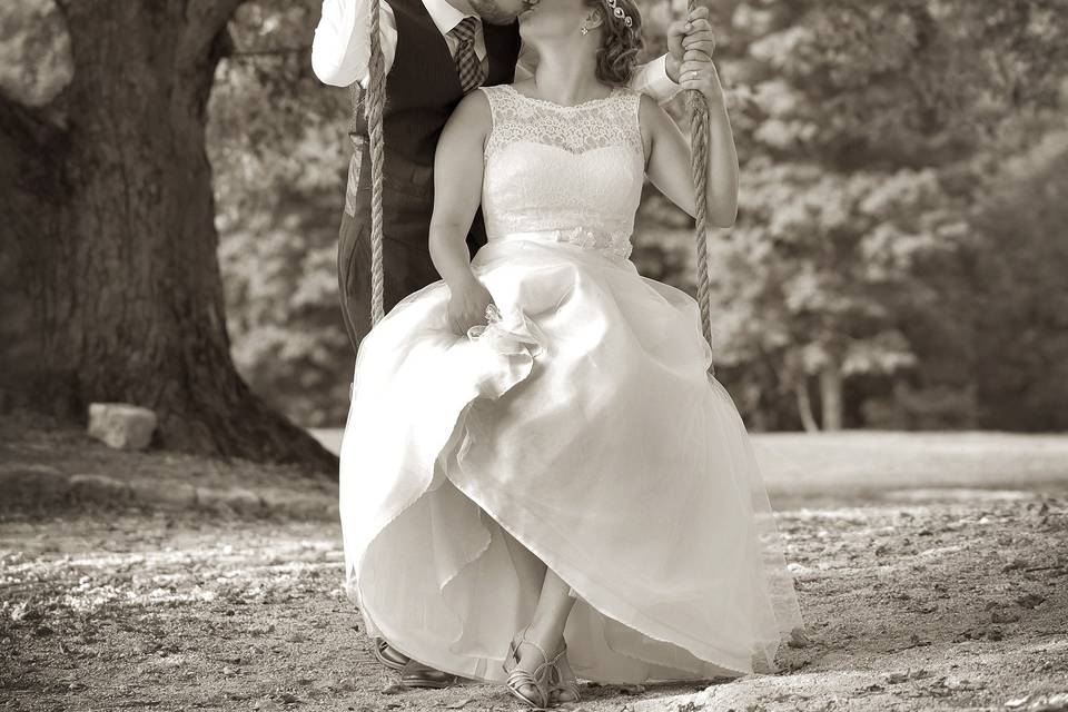 Newlyweds on a swing - Jdog Studios