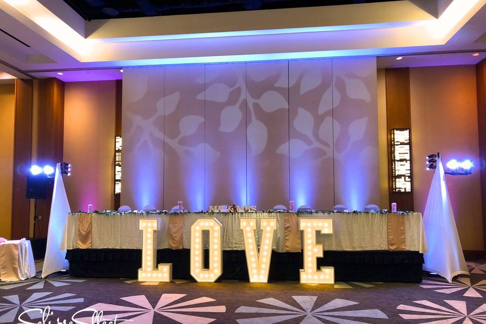 Head table lighting design