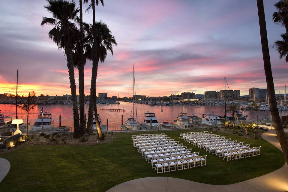 Waterfront lawn ceremony