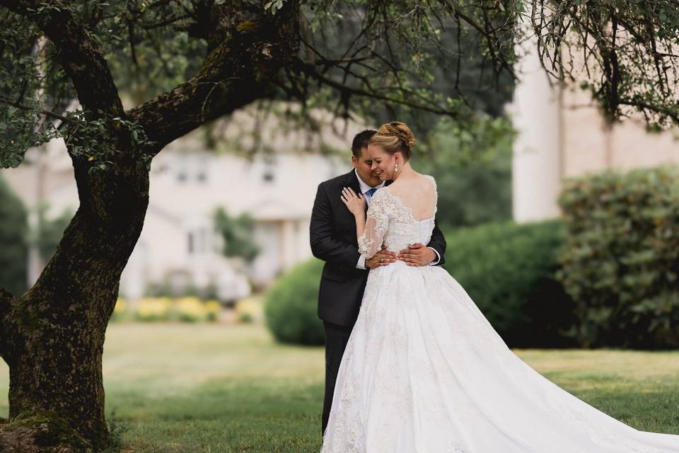 Tender moments under a tree