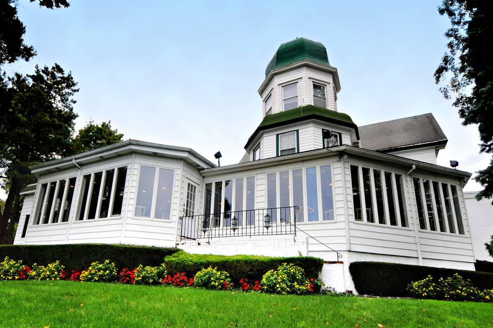 Sea Cliff Manor