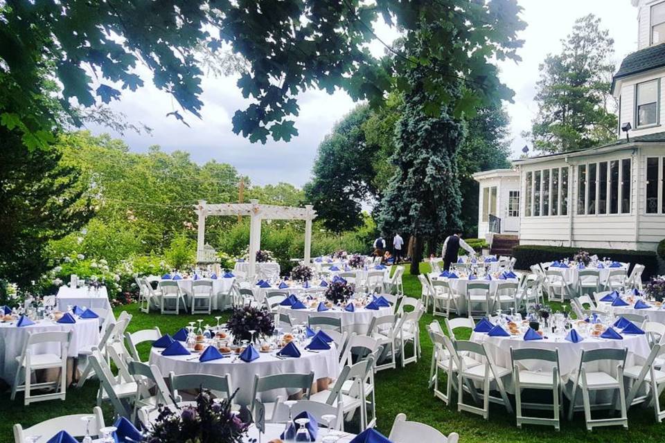 Outdoor dinner reception