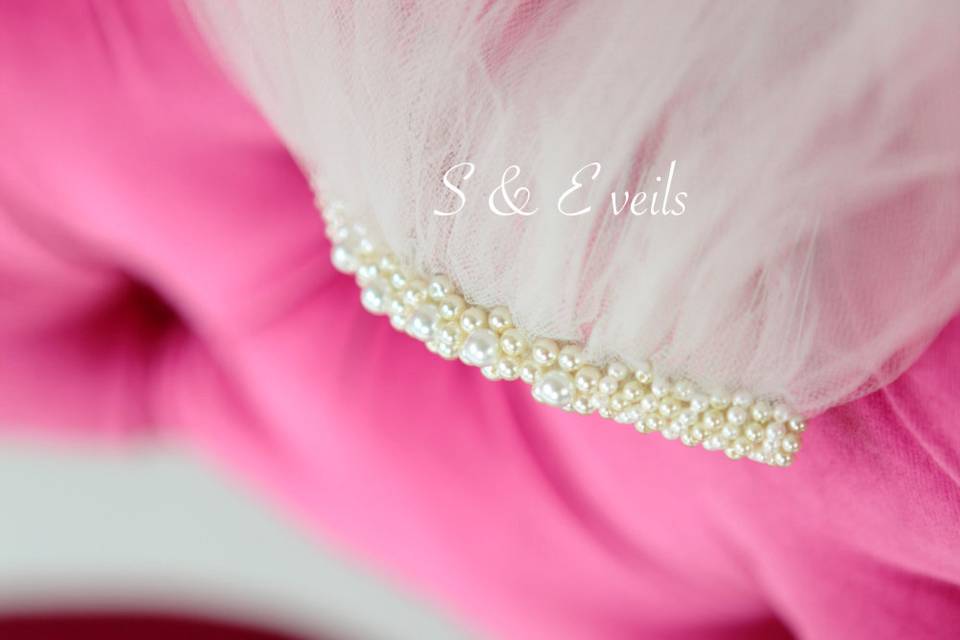 Veil with pearl comb