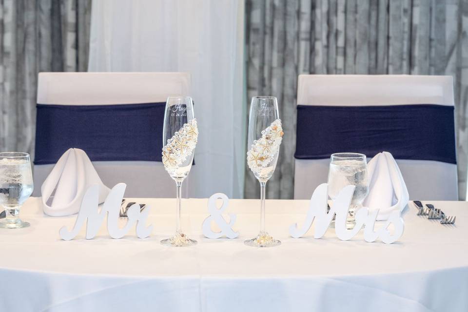 Navy Sweetheart Table