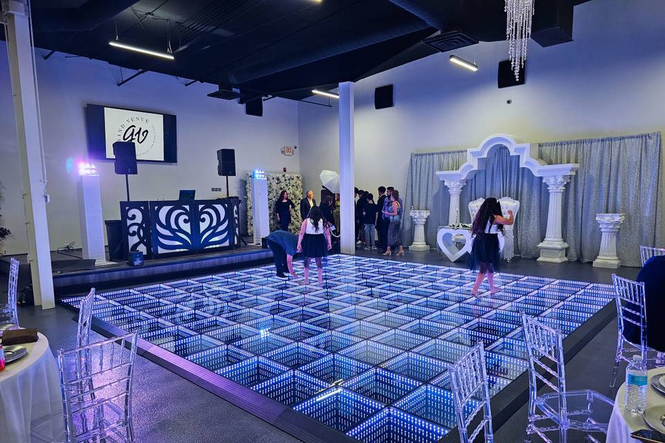 LED Dancefloor + Premium DJ