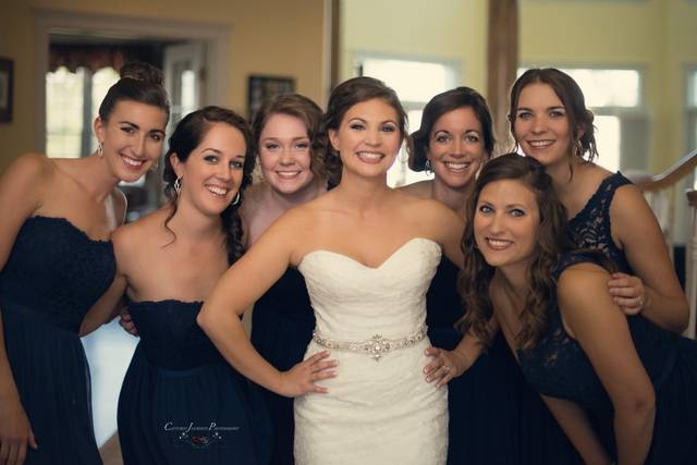 Group photo with the bridesmaids