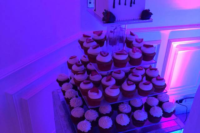 Gorgeous stand for delectable cakes