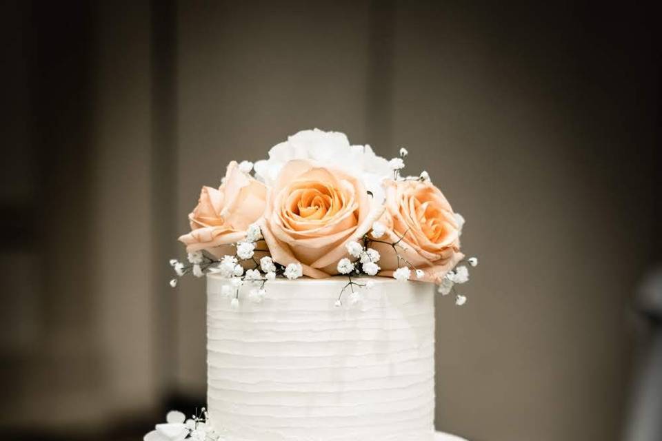 Elegant white wedding cake