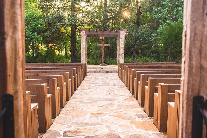 The Oaks Outdoor Ceremony