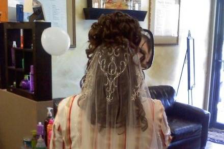 what a beautiful veil to many curls would take away from the beautiful design...