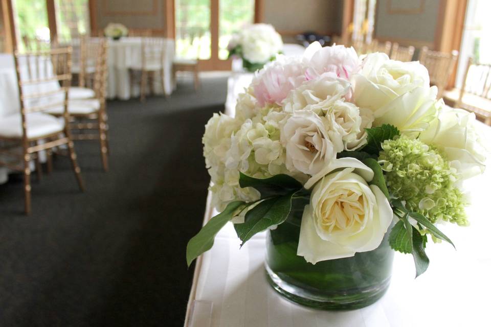 Mounded centerpiece