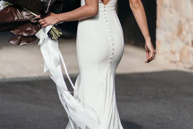 Jones  Open Back Crepe Wedding Dress – Grace Loves Lace CA