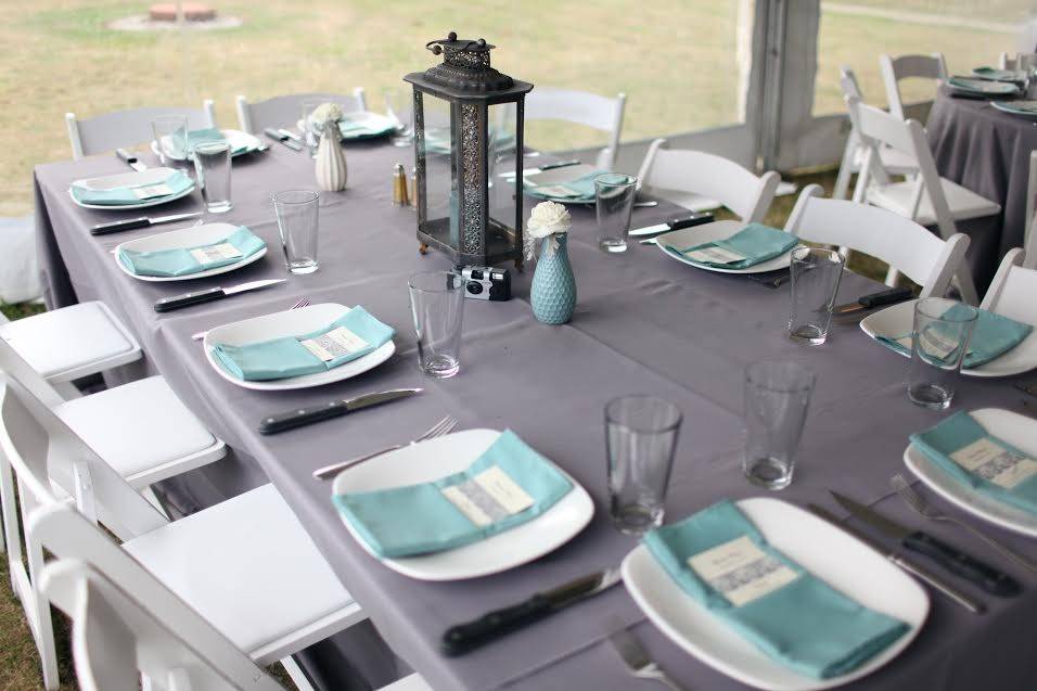 Simple grey and Seafoam TablescapePhotographer: Stefan & Audrey Photography