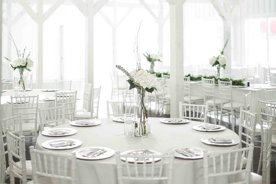 All-White Reception - Taylor O'Neal Photography