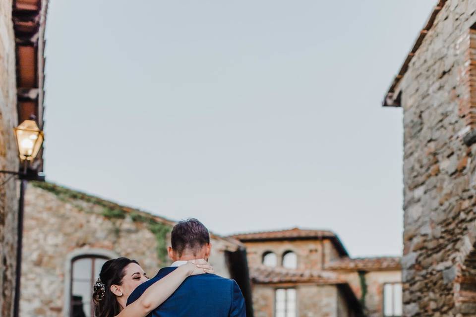 Carrying the bride - Maija Karin Photography