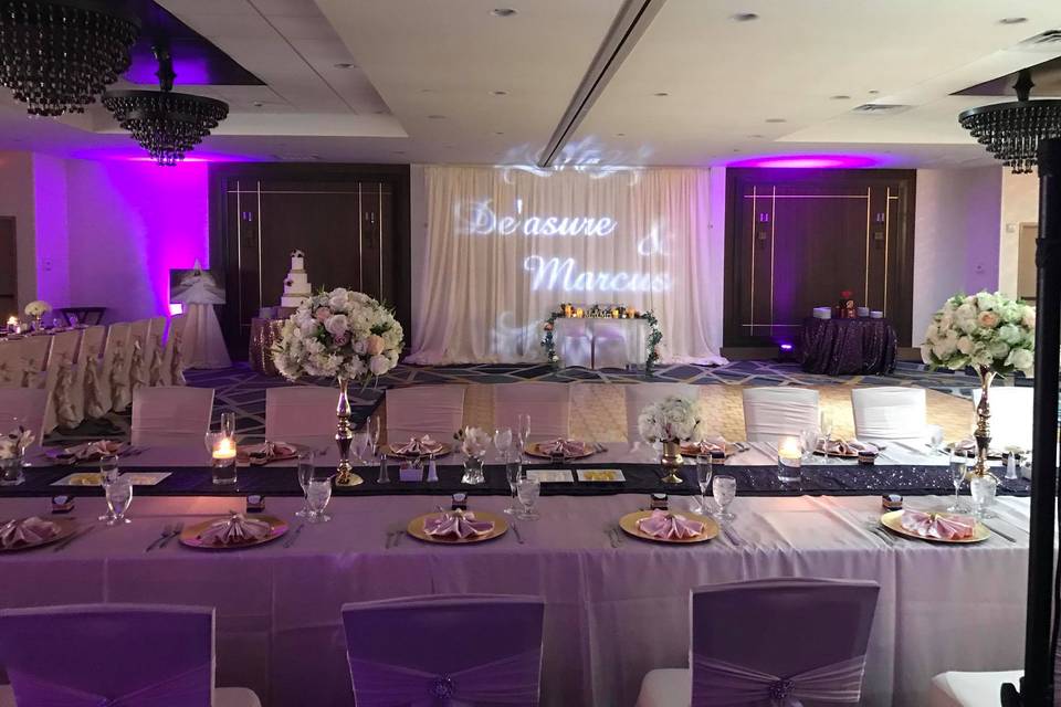 Head table arrangement