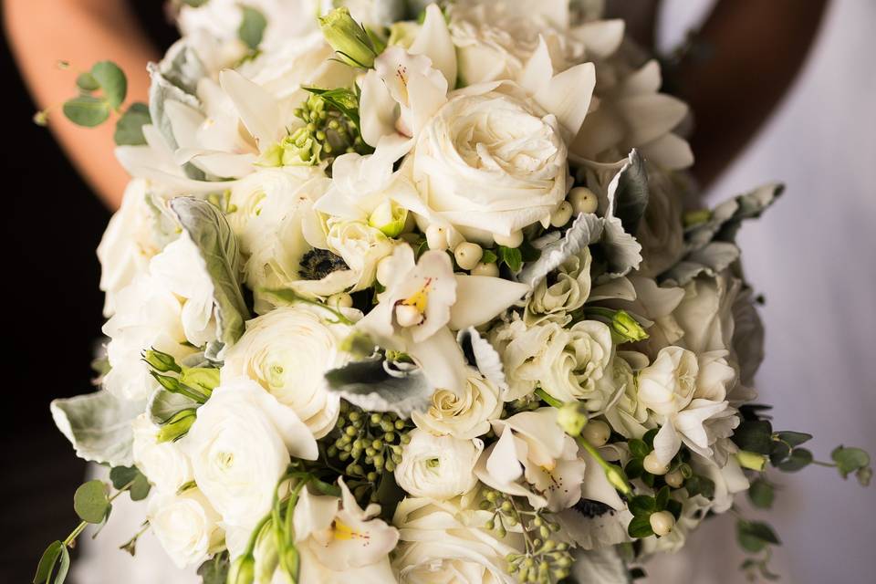 Lovely all white bouquet