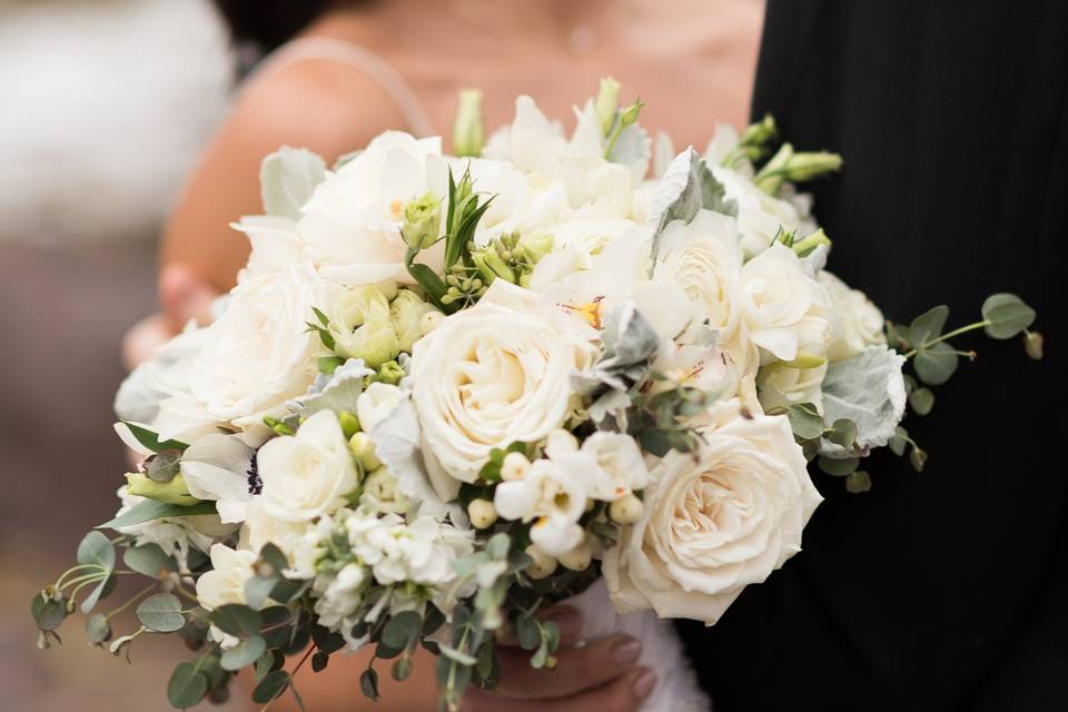 Lovely all white bouquet