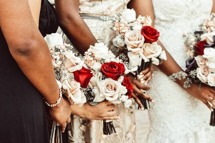 Bride holding her bouquetwith her bridesmaid