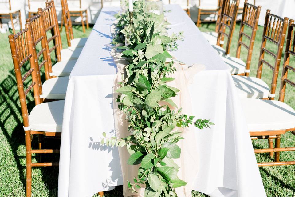 Table garland centerpiece