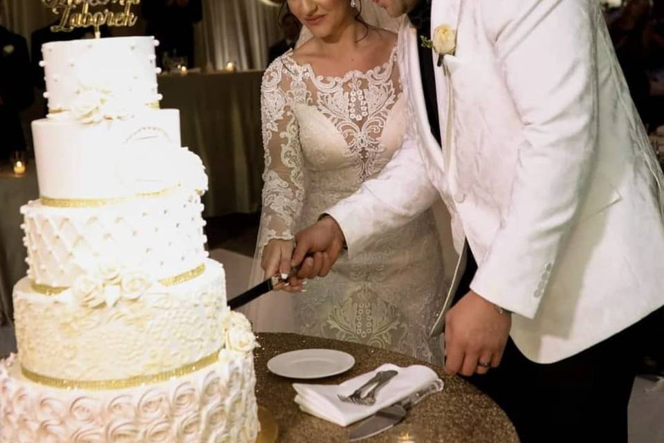 Cake cutting