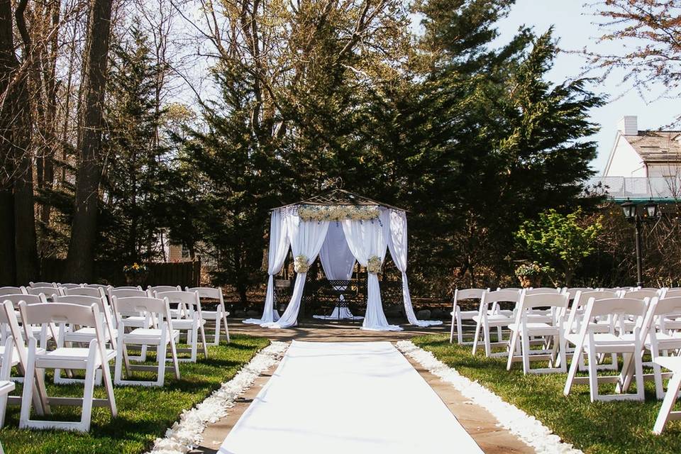 Elegant ceremony setting